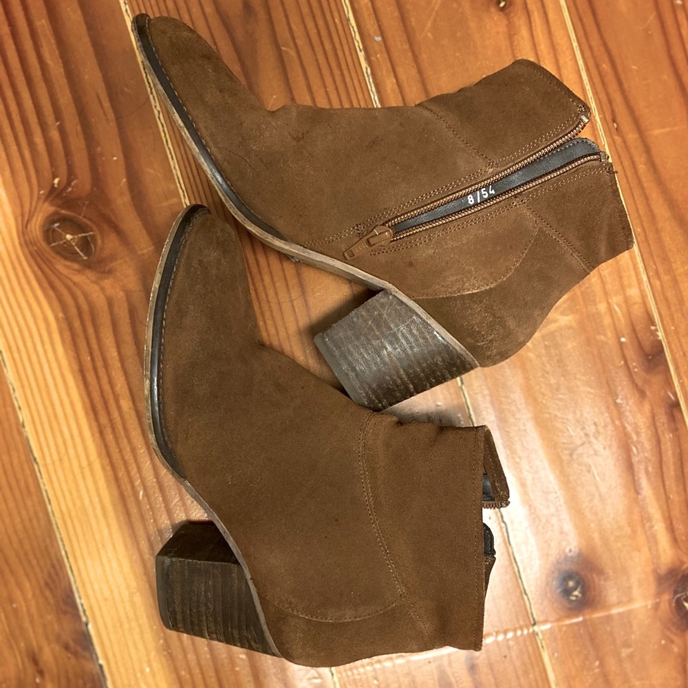 Steve Madden Chocolate Suede ankle booties 8